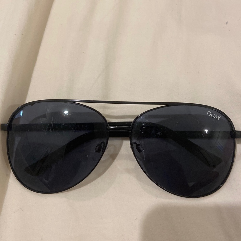 QUAY Vivienne Sunglasses